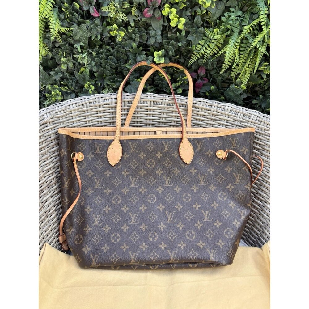 Authentic Louis Vuitton Monogram Neverfull MM M46975 Bag